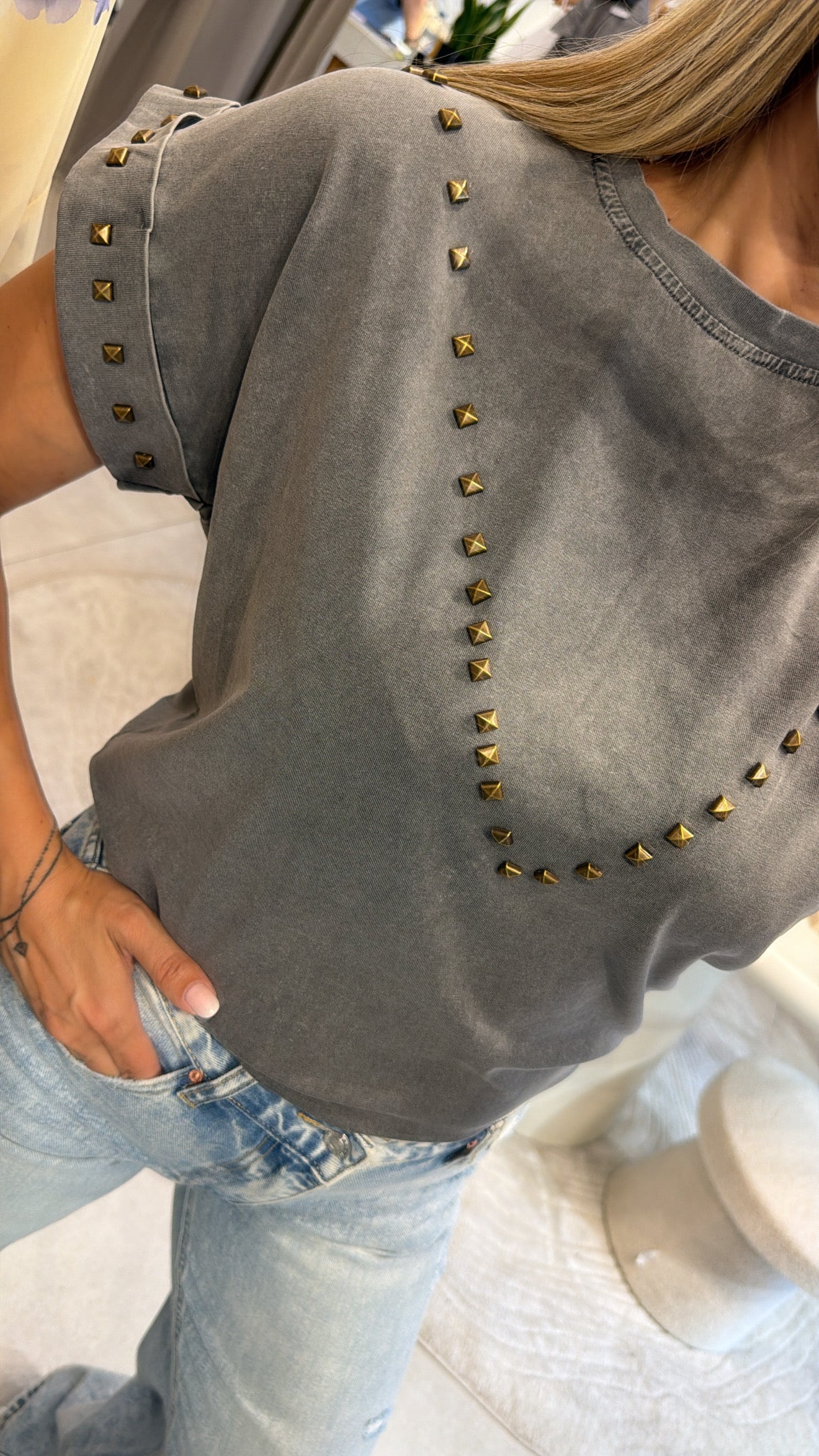 ROCK STUDS ACID WASH T-SHIRT