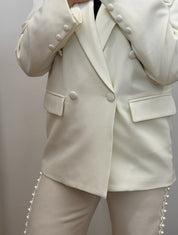 CHIC TAILORED OFF-WHITE BLAZER
