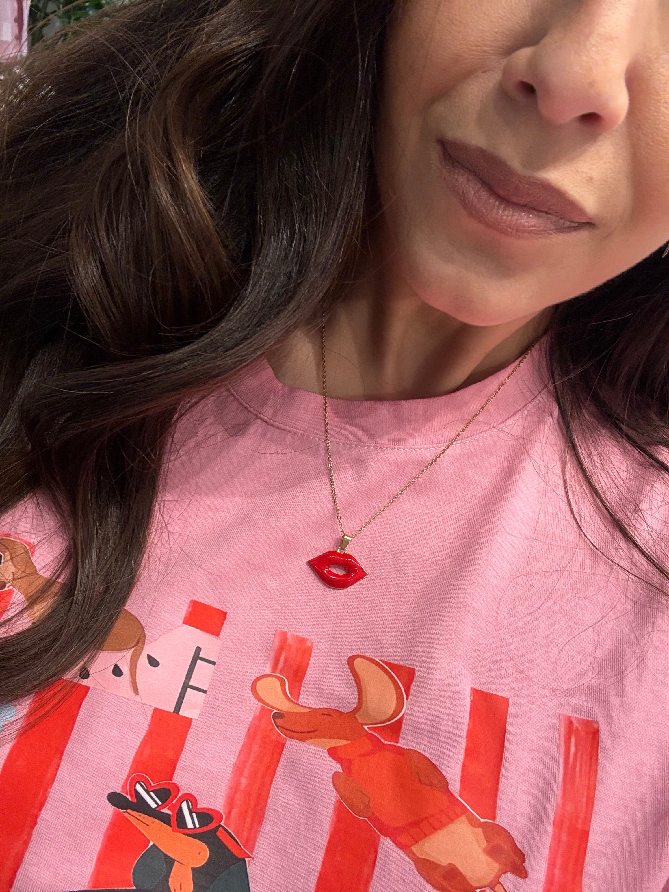 RED KISS GOLD NECKLACE