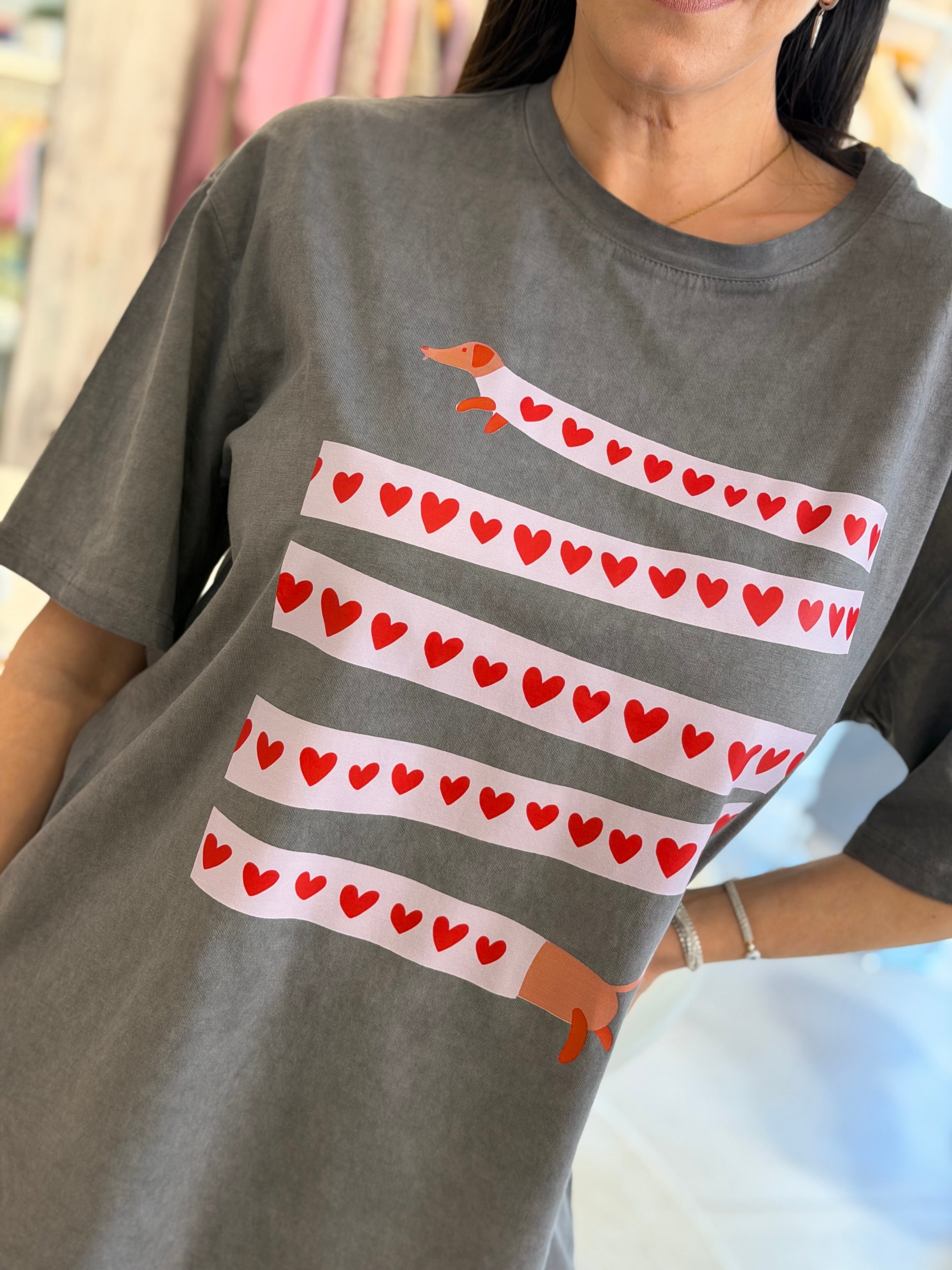 LONG DOG HEART T-SHIRT