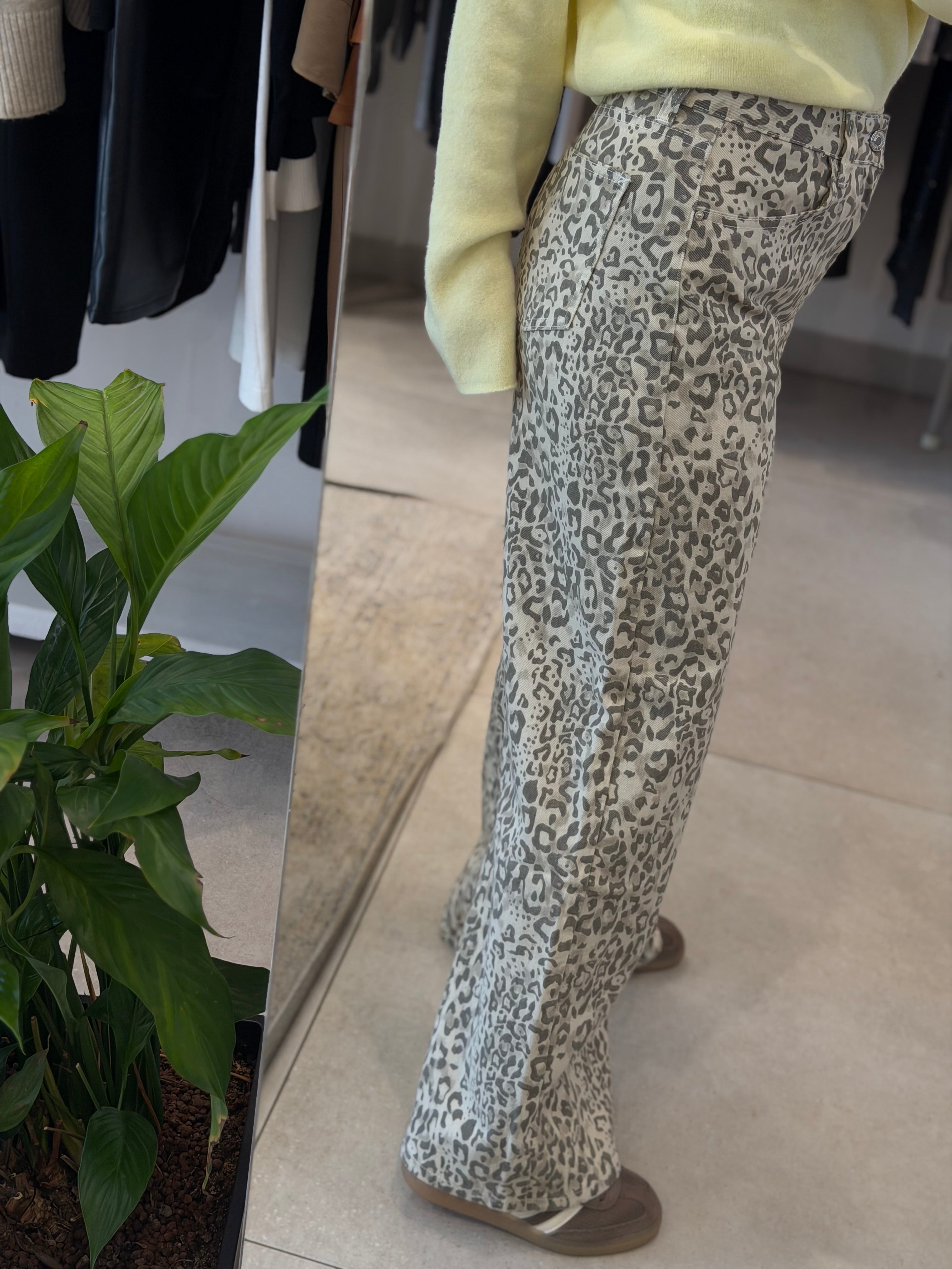 LEOPARD WIDE LEG JEANS