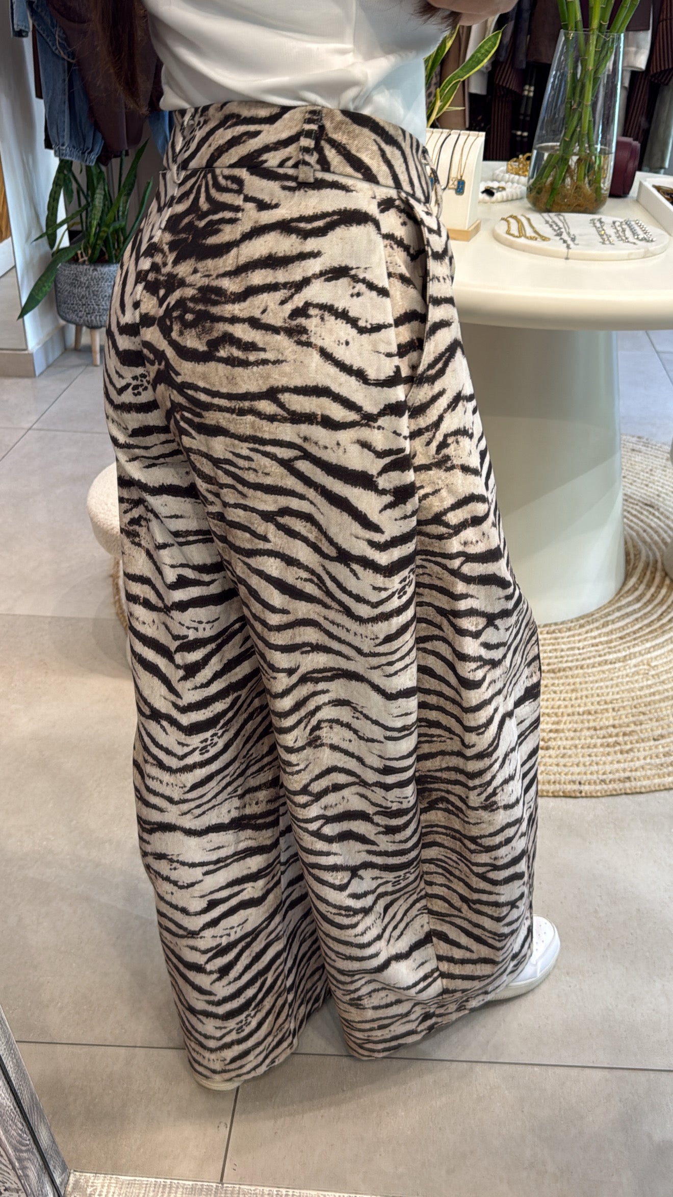 ZEBRA PRINT HIGH-WAISTED WIDE-LEG TROUSERS