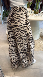 ZEBRA PRINT HIGH-WAISTED WIDE-LEG TROUSERS