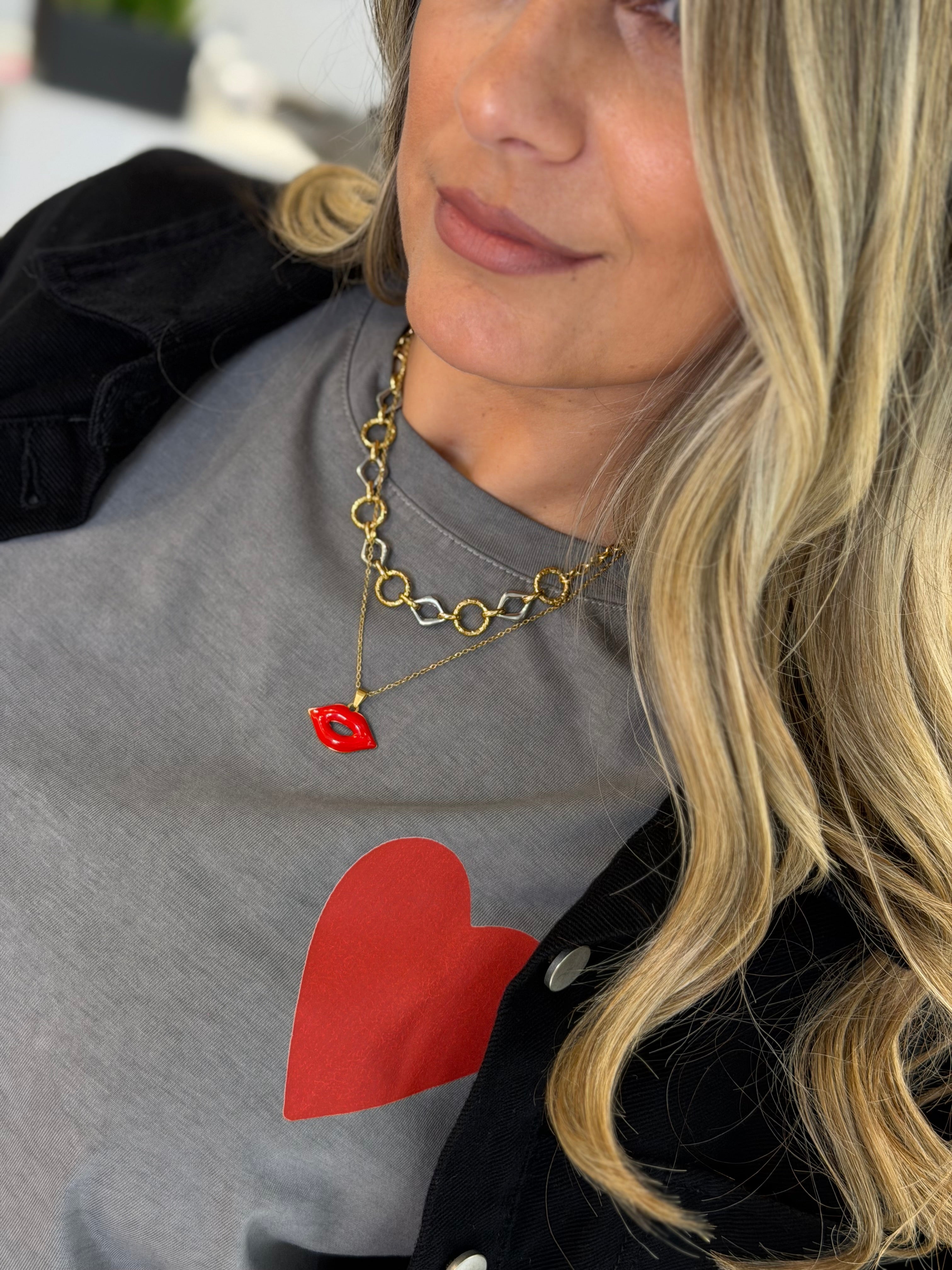 RED KISS GOLD NECKLACE