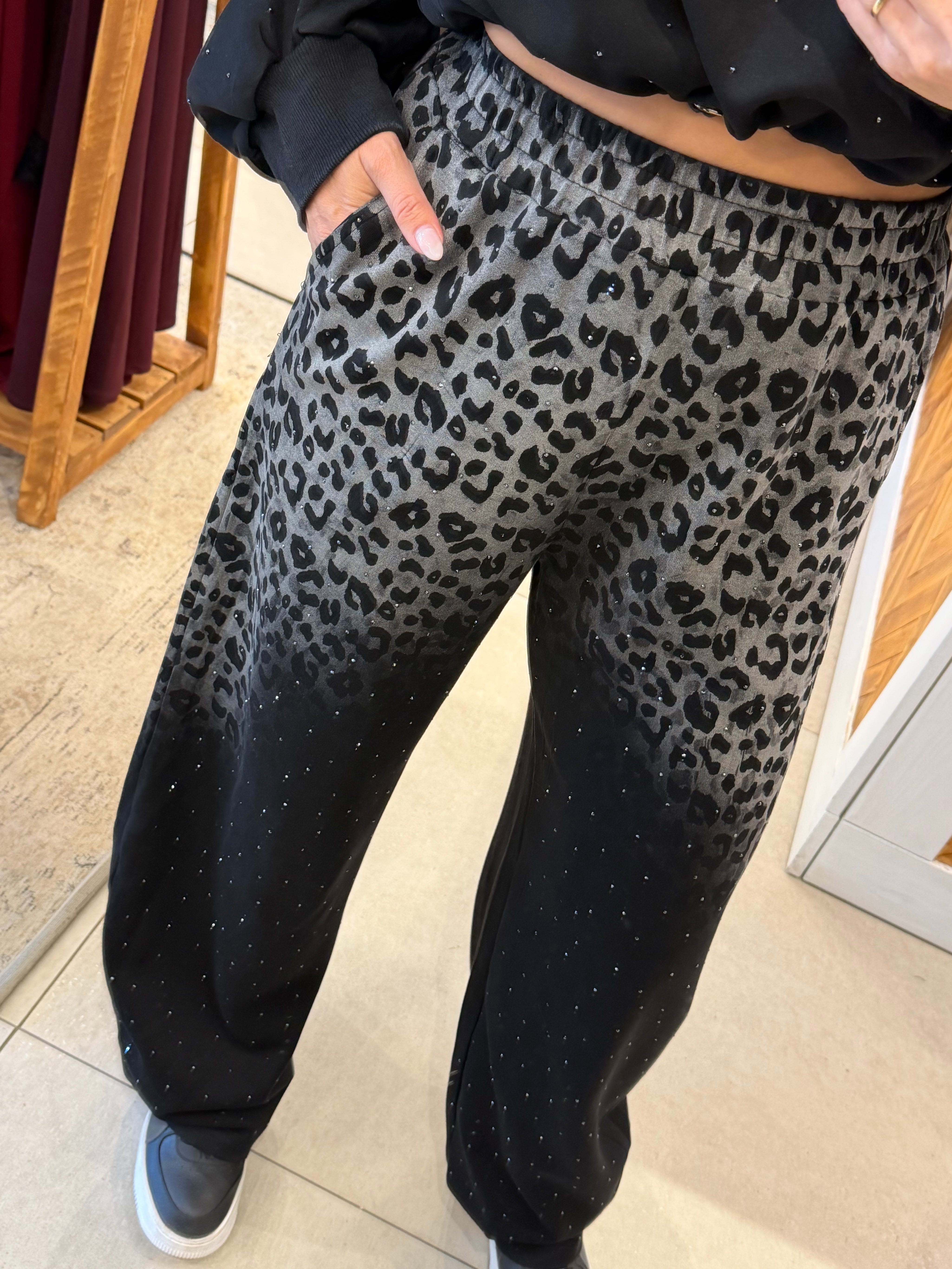 LEOPARD CRUSH LOUNGEWEAR BLACK SET