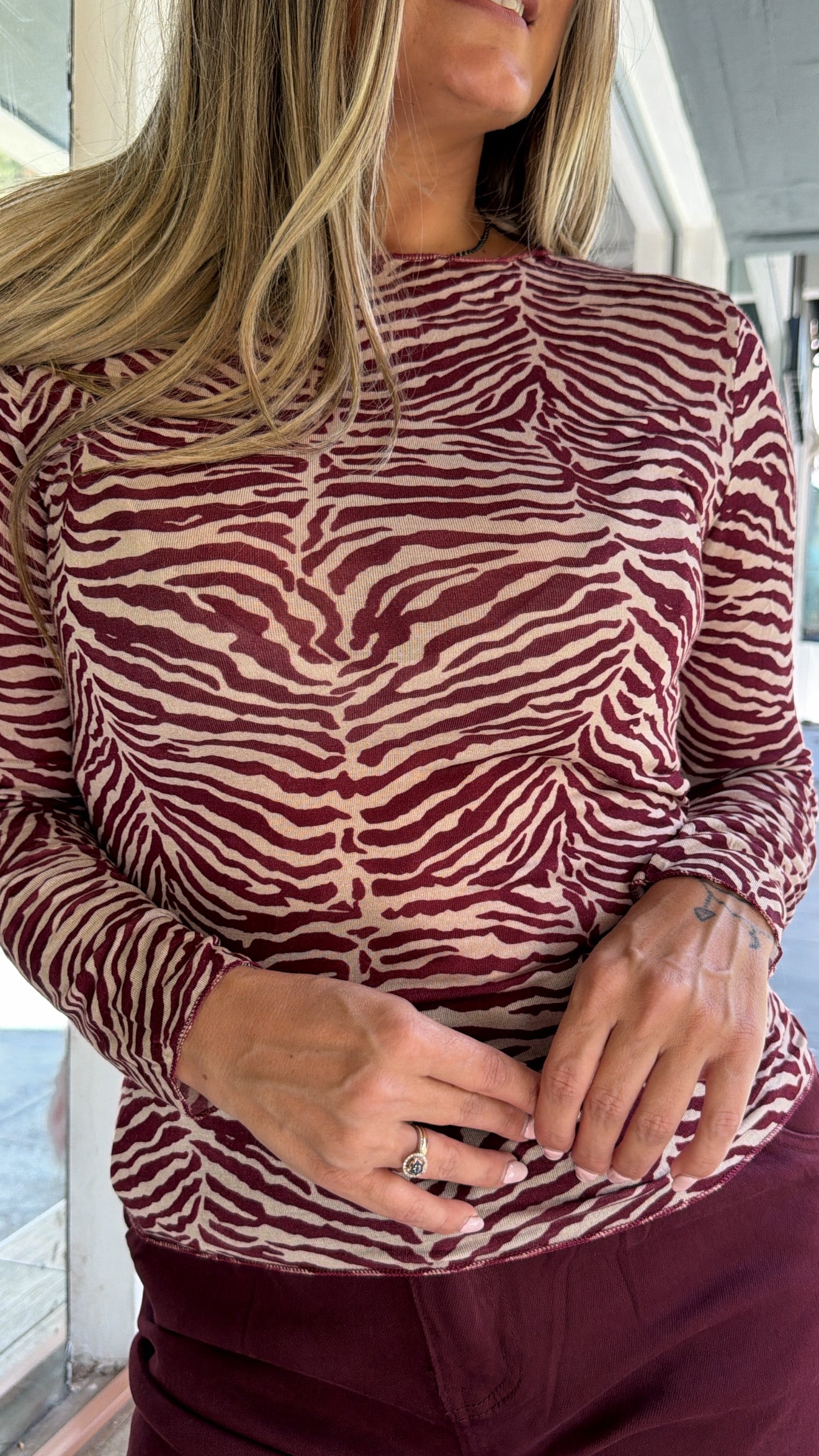 SOFT BURGUNDY ZEBRA TOP