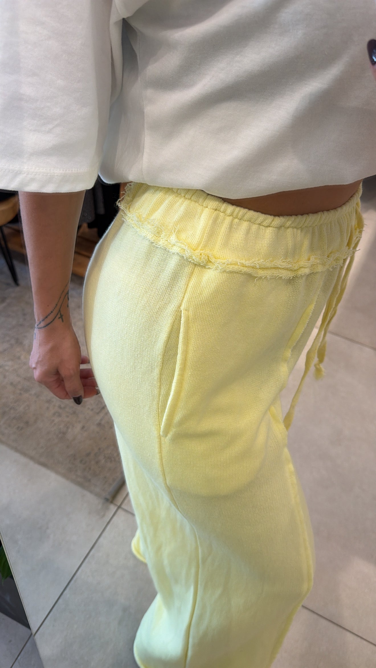 RAW-EDGE YELLOW WIDE-LEG TROUSERS