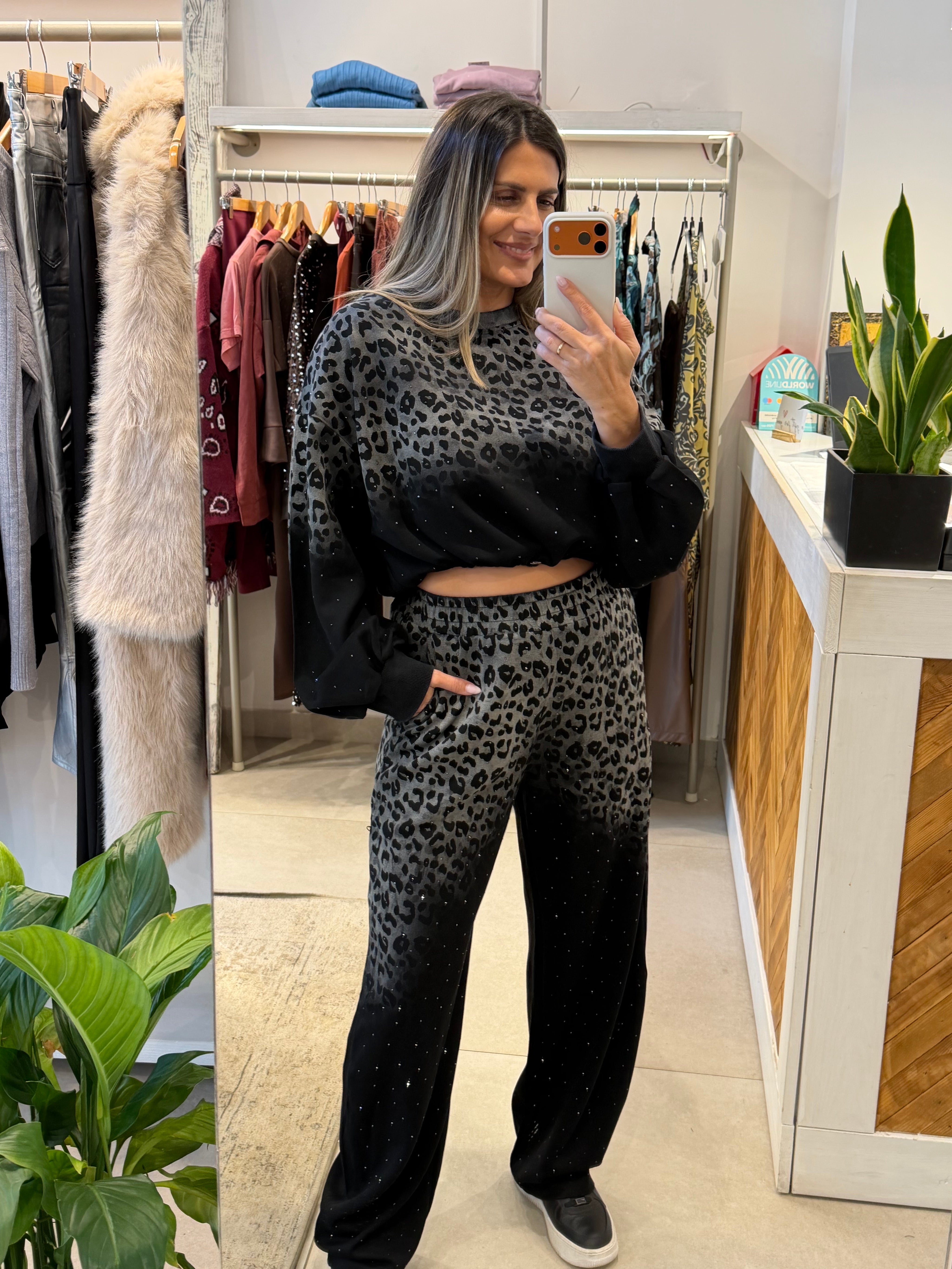 LEOPARD CRUSH LOUNGEWEAR BLACK SET