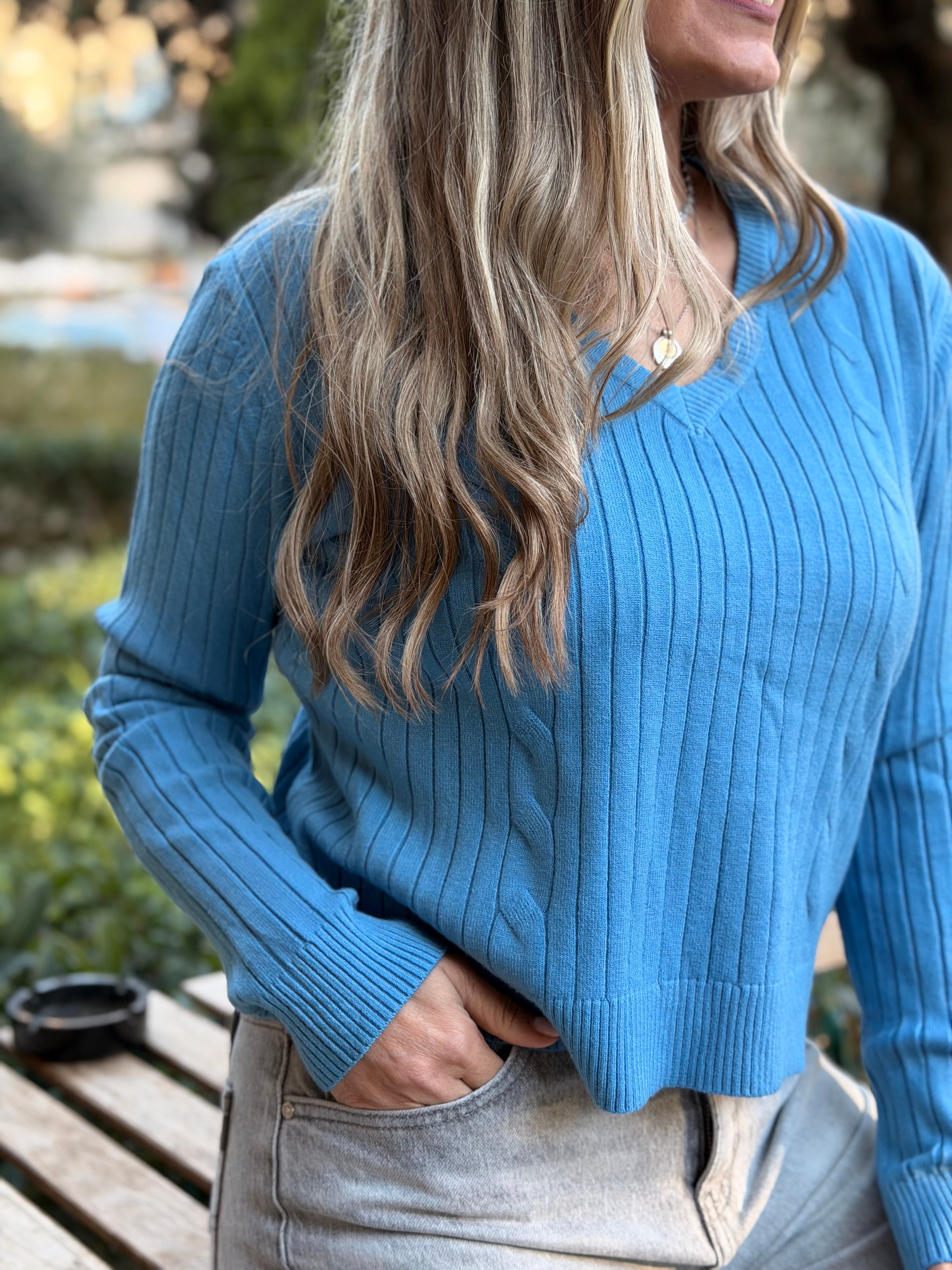 CABLE BLUE KNIT TOP