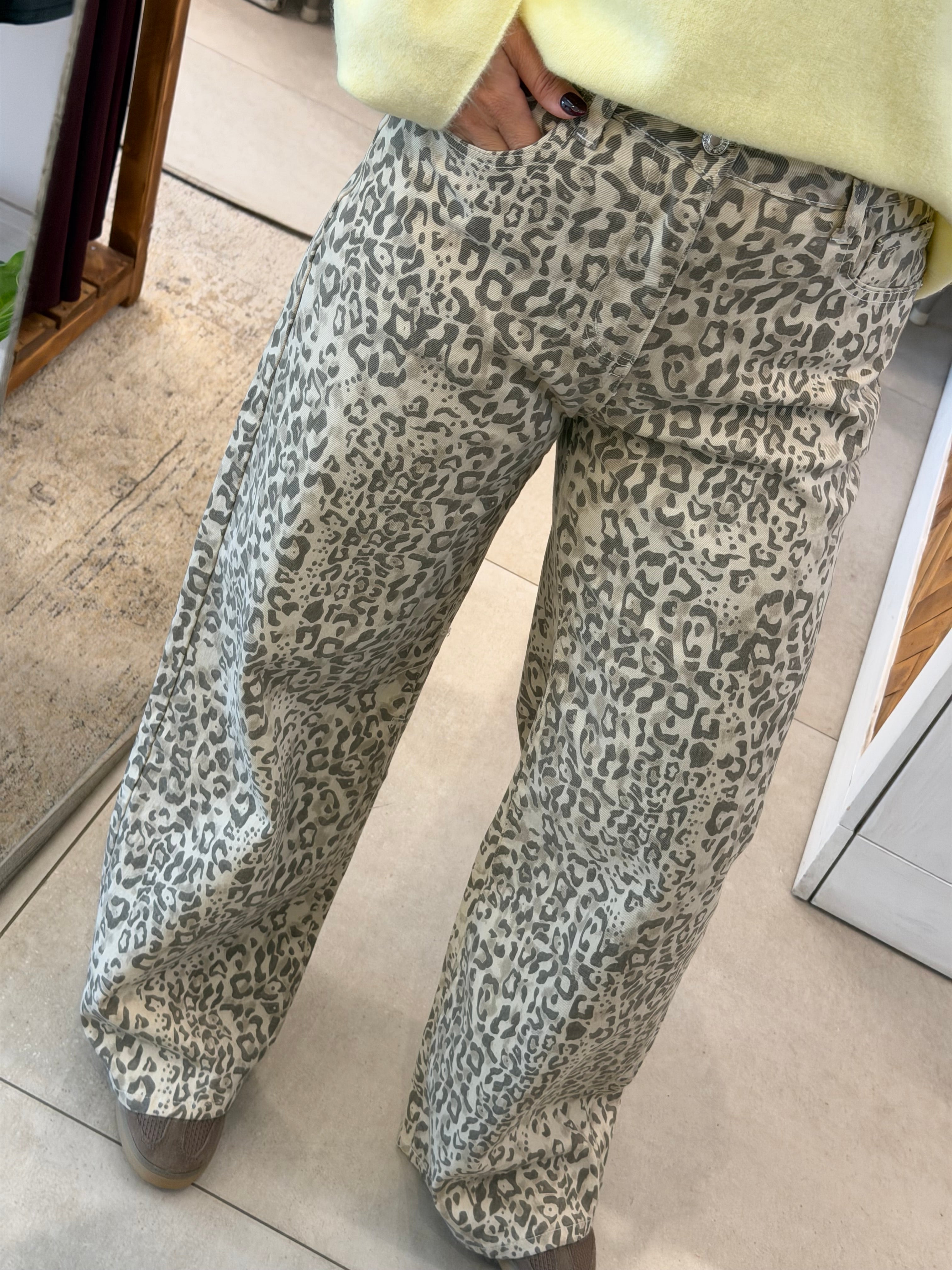 LEOPARD WIDE LEG JEANS