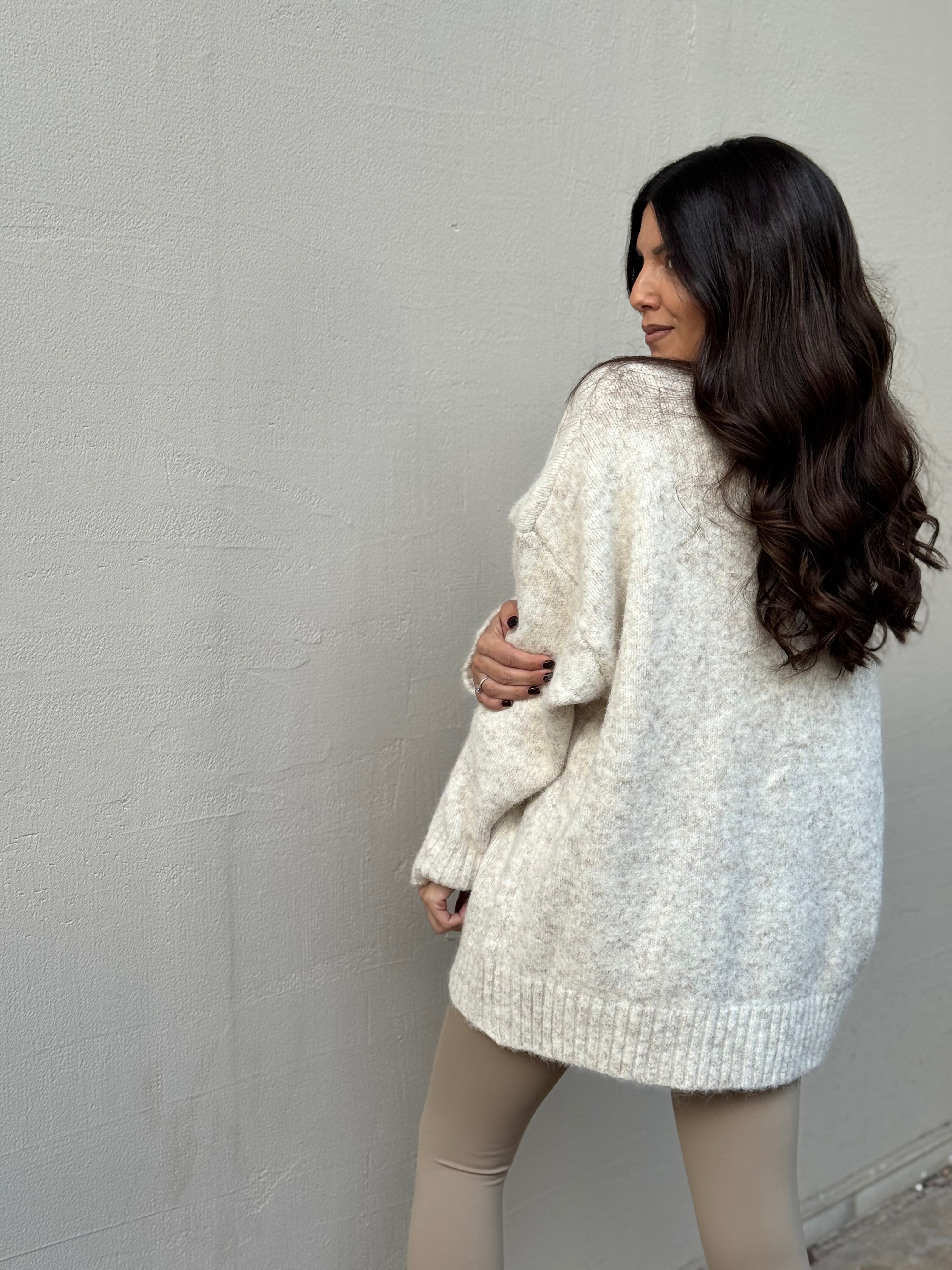 COZY OVERSIZED BEIGE CARDIGAN