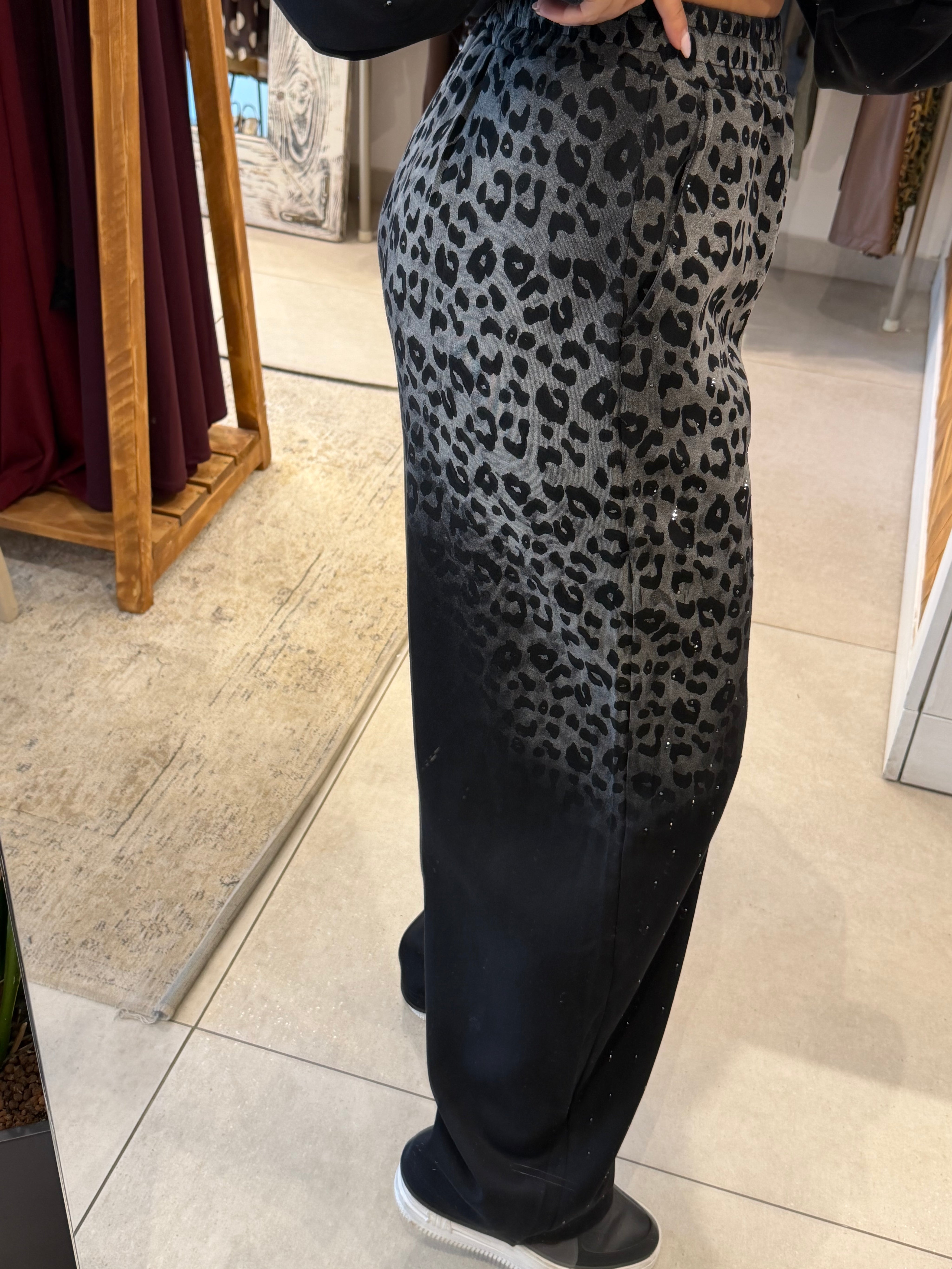 LEOPARD CRUSH LOUNGEWEAR BLACK SET