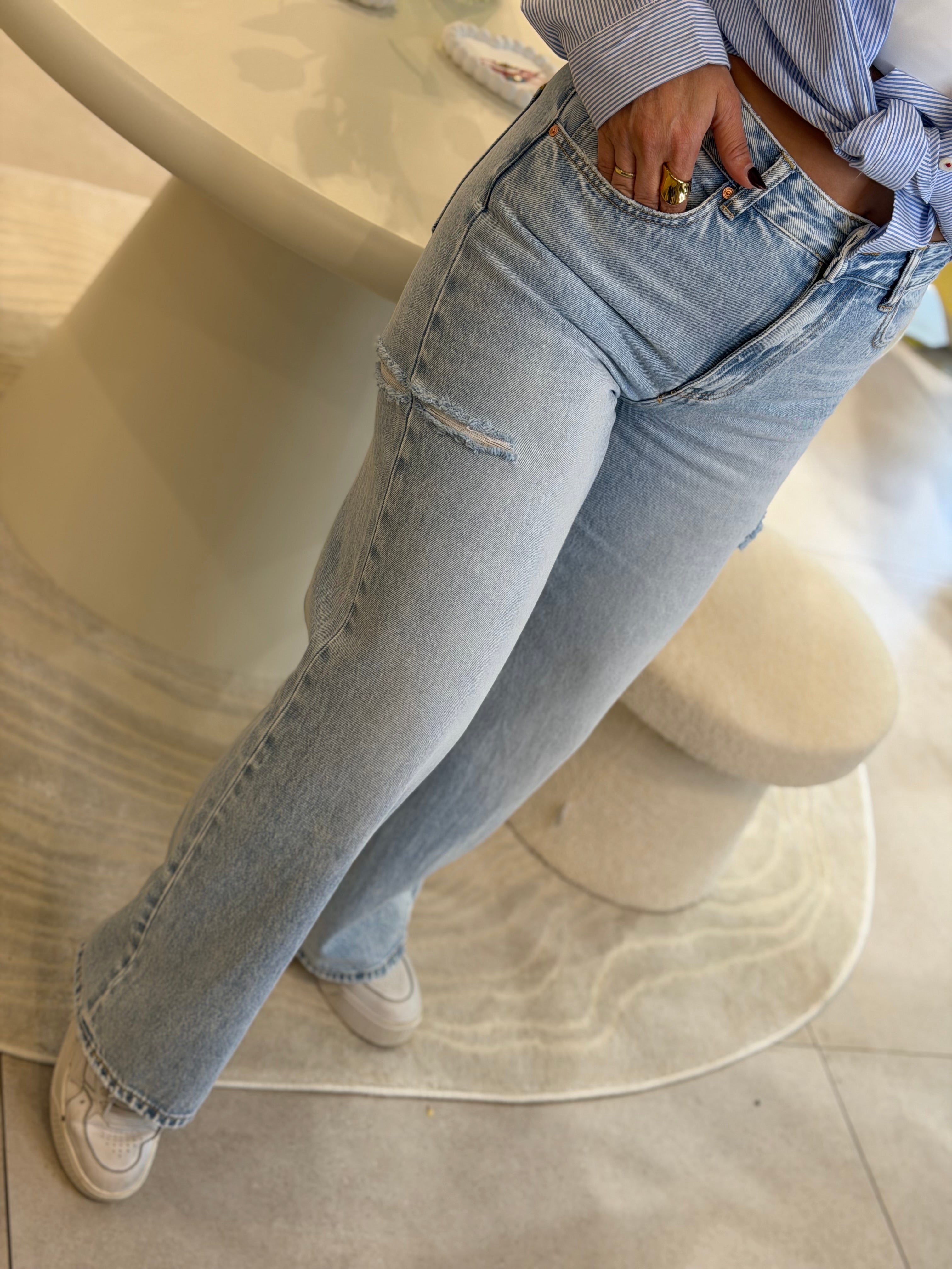 SOHO CUT LIGHT BLUE JEANS