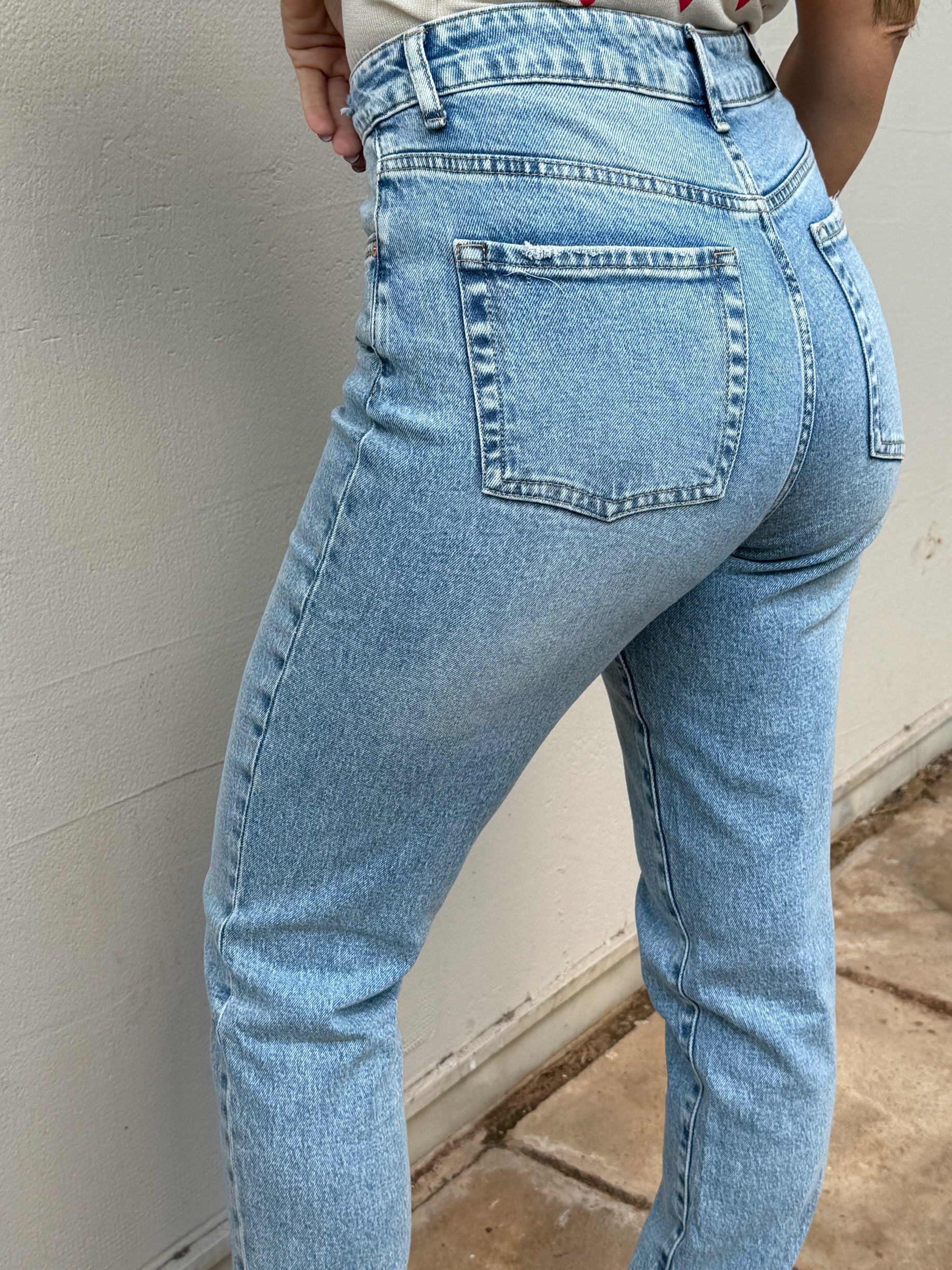 SKY BLUE MUSE MOM FIT JEANS