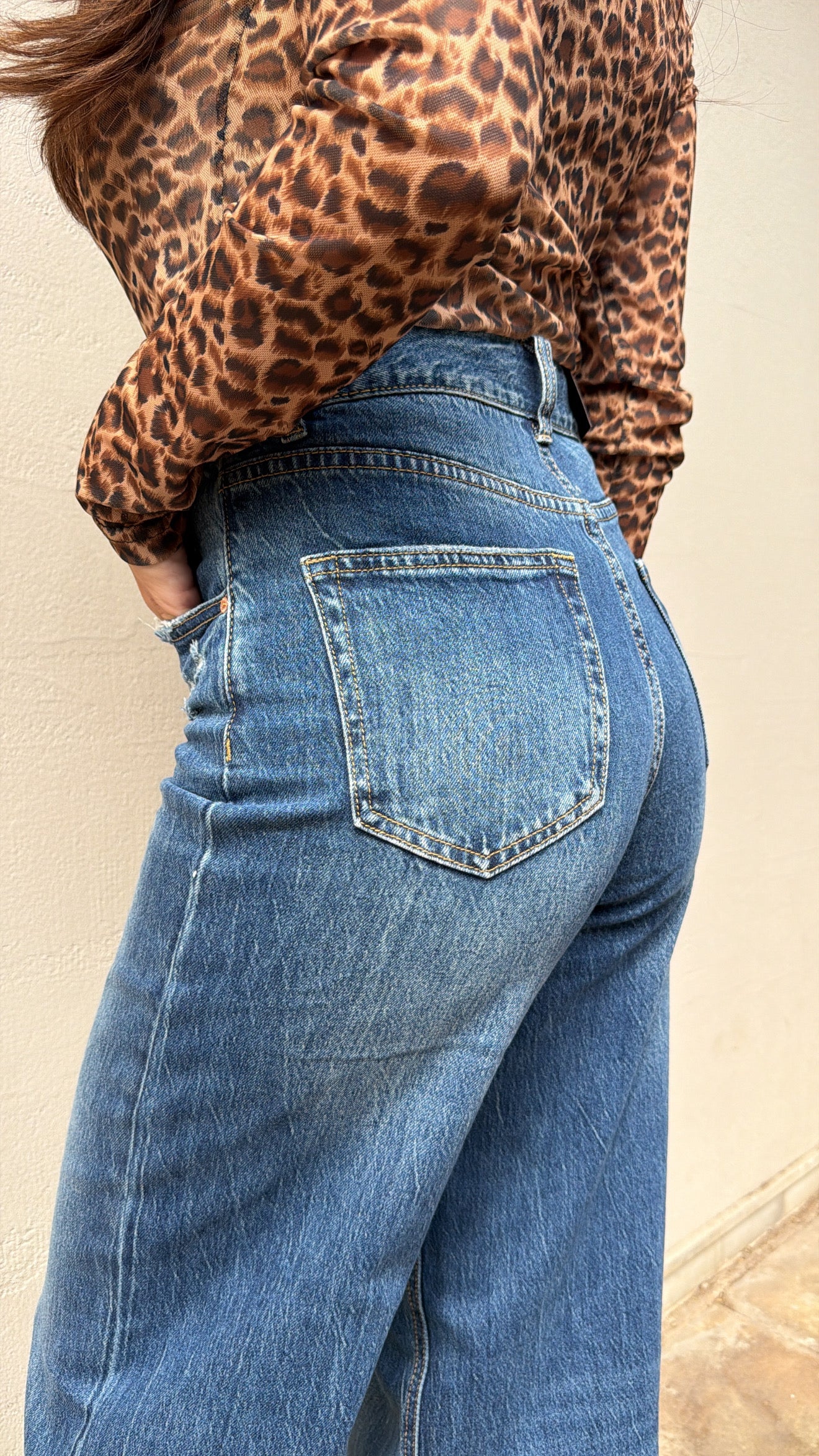 HIGHT-WAIST WIDE LEG JEANS