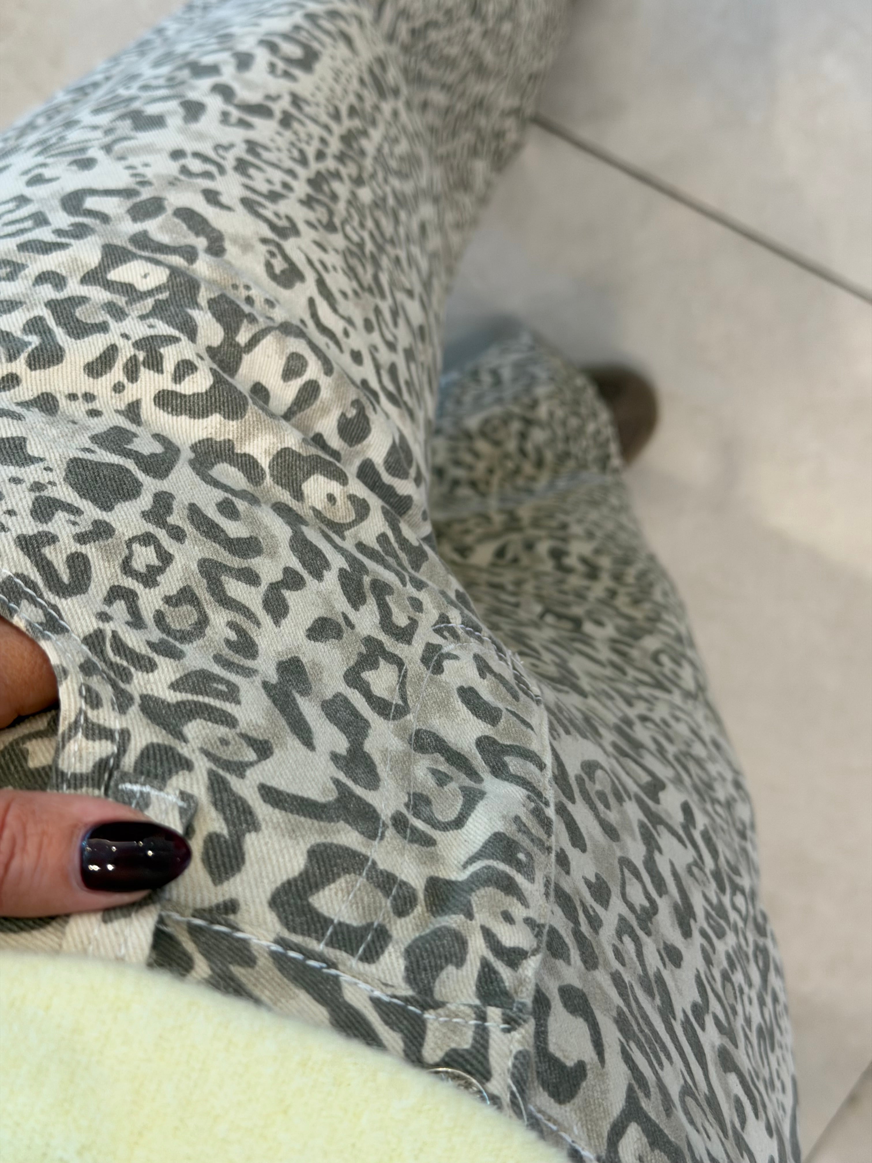 LEOPARD WIDE LEG JEANS