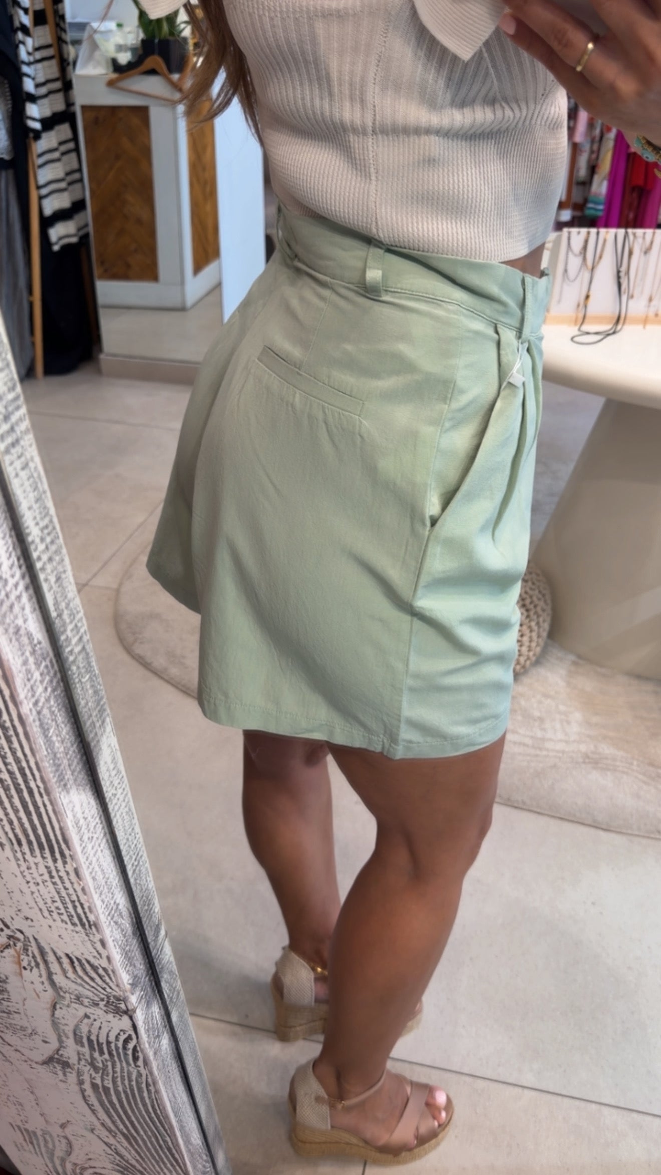 PLEATED MINT SHORTS