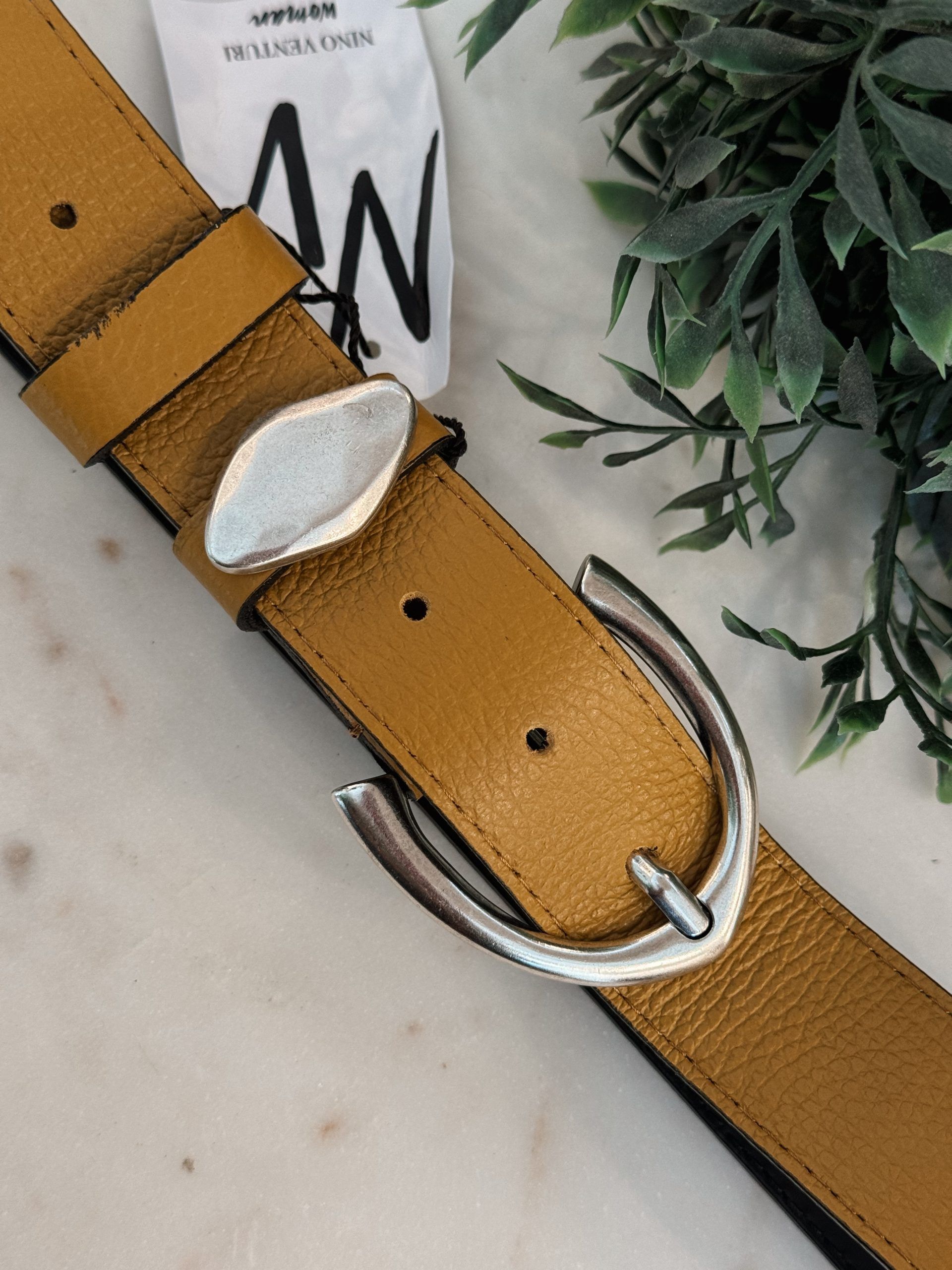 MUSK OCHER LEATHER BELT