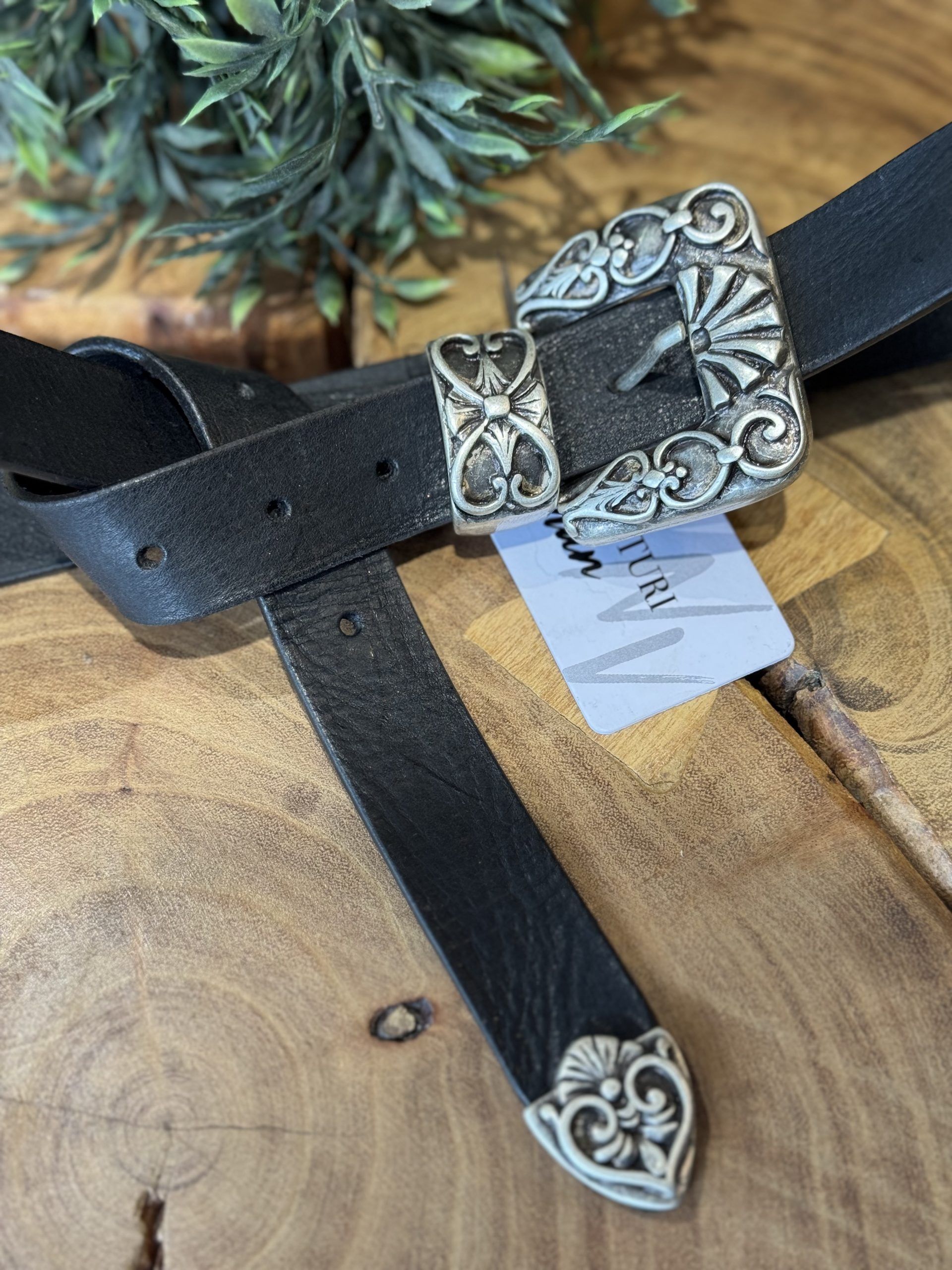 SILVER SCROLL LEATHER BELT