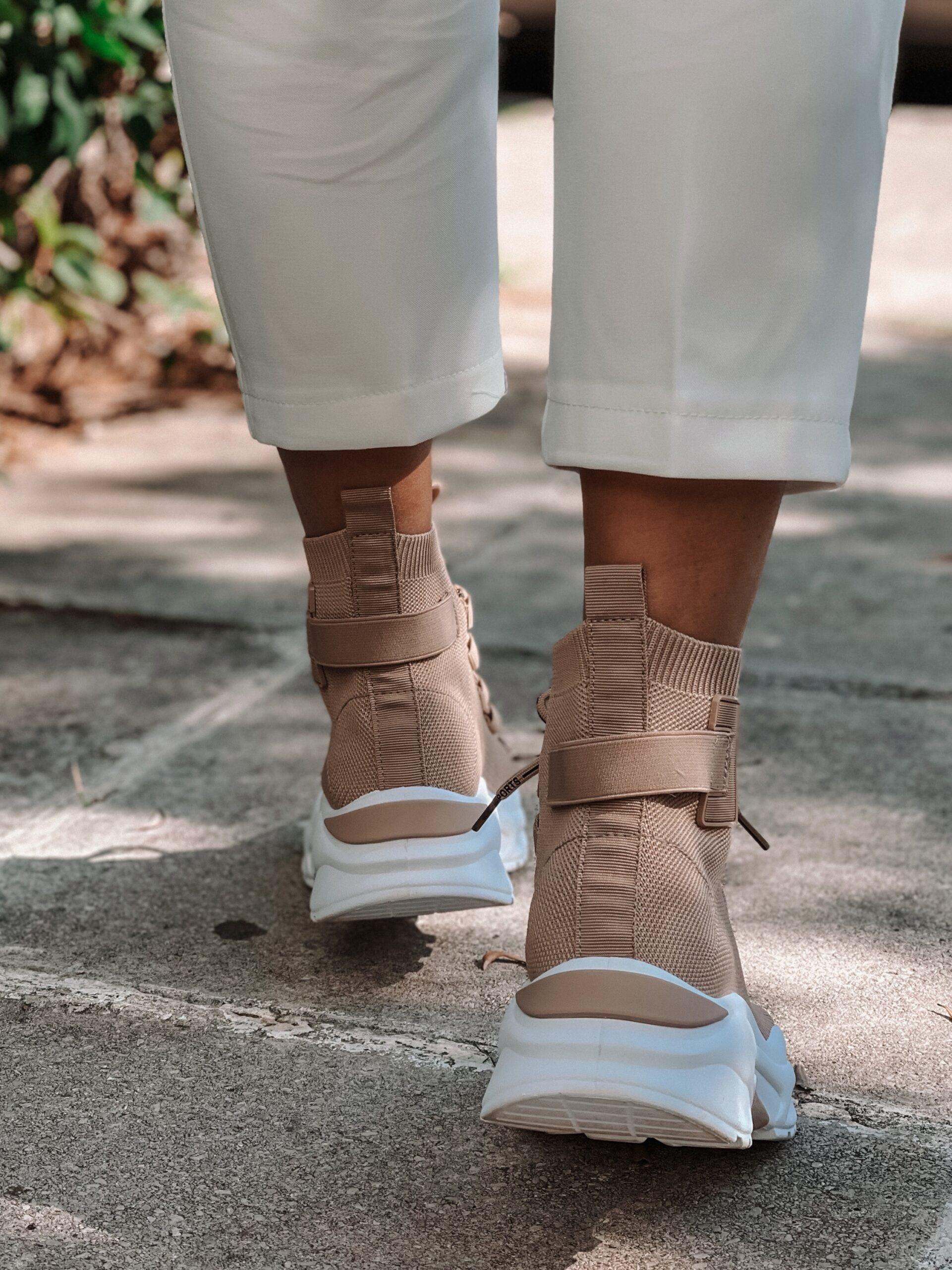 BEIGE SNEAKERS ΚΑΛΤΣΑ